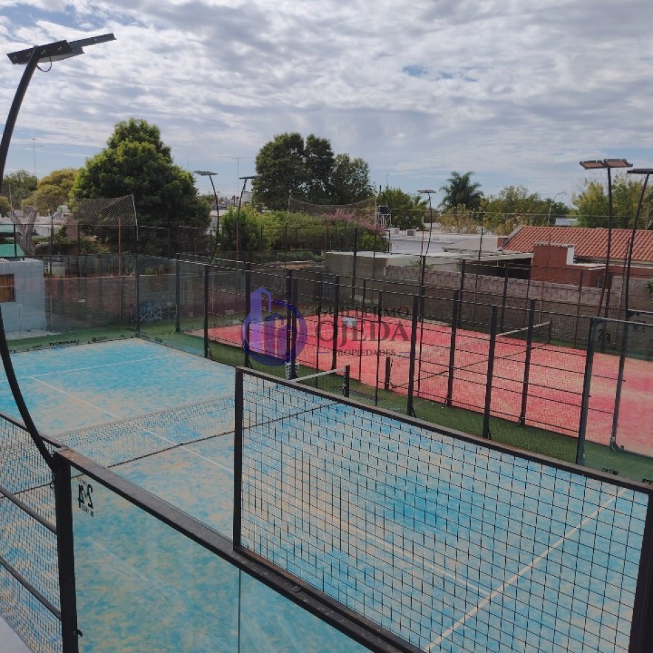 Complejo Deportivo Canchas de Padel con Salon Comercial