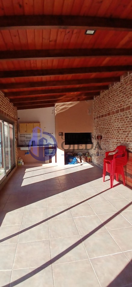 Casa con pileta a la venta en centeno 
