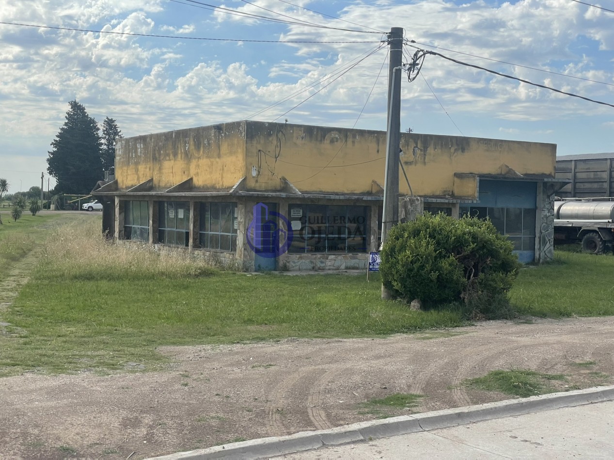 Casa con local comercial sobre ruta 34 y acceso 