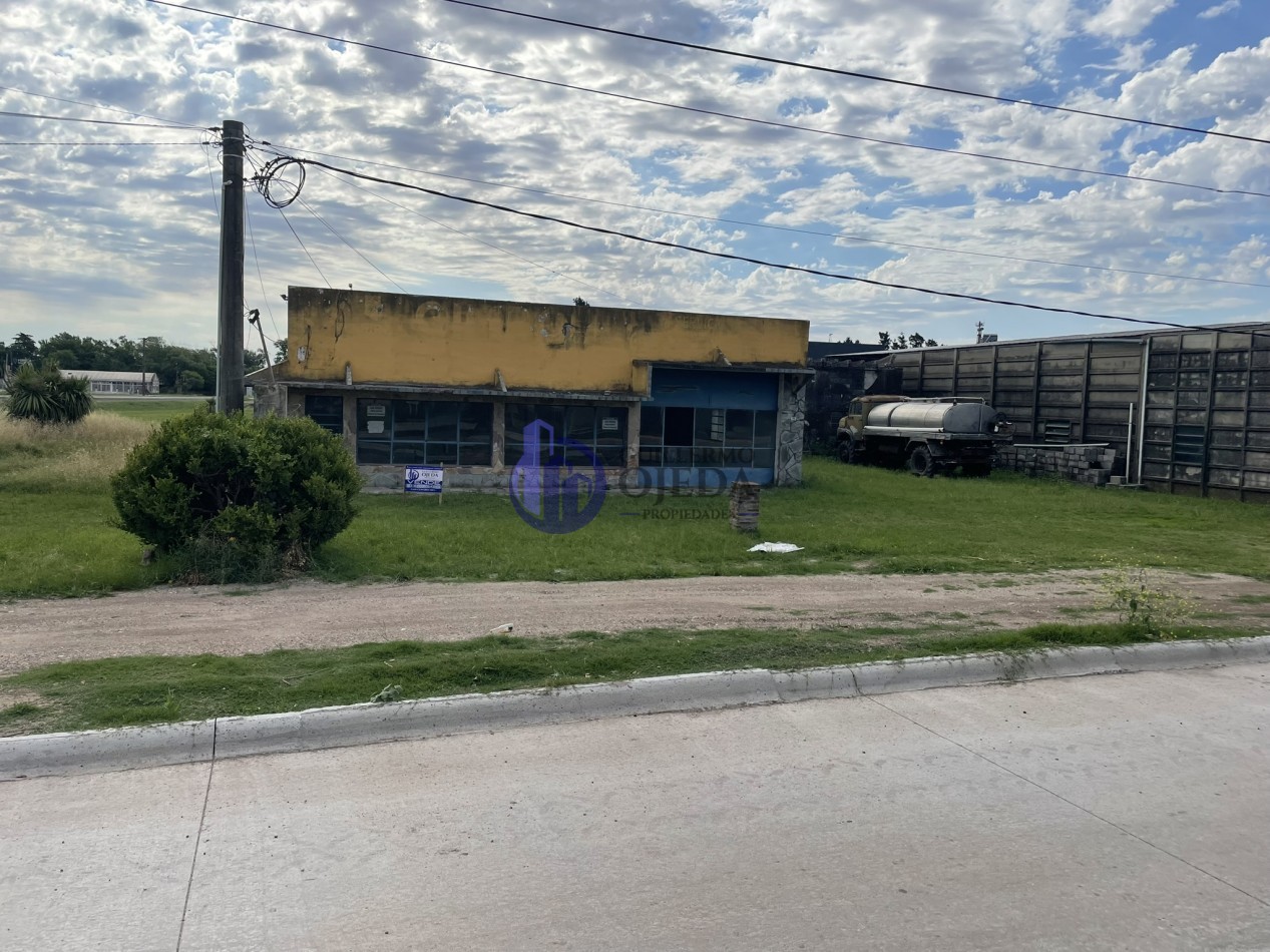 Casa con local comercial sobre ruta 34 y acceso 